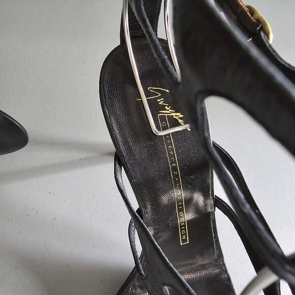 Vintage Giuseppe Zanotti Blac Strappy Sandals • Toe Loop • Iconic Italian Design - Picture 5 of 5